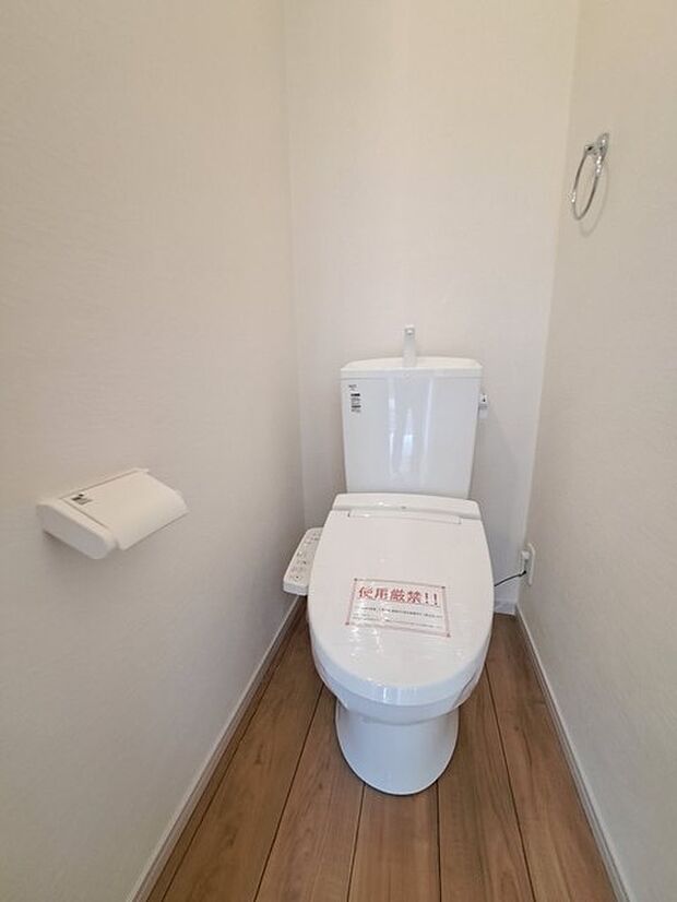 トイレにはウォシュレット機能を標準装備。