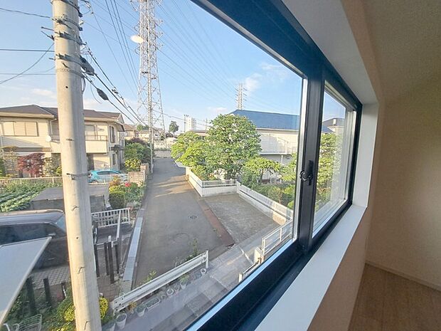 窓からの眺望です。実際に現地で眺望もご確認ください。