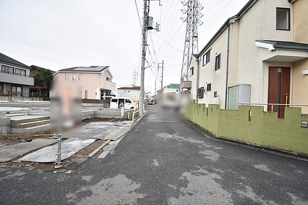 安心して暮らすことのできる住宅街。 住宅地の道路は一般に交通量が少なく車などの騒音が少ないため、住民にとって静かな生活環境が提供されます。