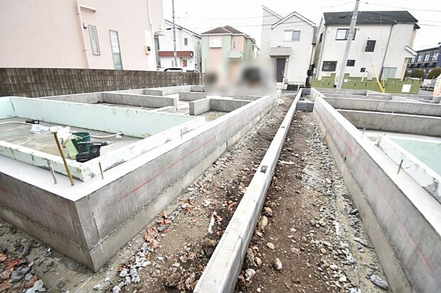 現在建物を建築中です、建築中の物件については現地確認の他、同施工会社の完成施工例のご案内、担当者のプレゼンテーションにてご検討ください。適切なご検討の方法をご説明させて頂きます。 