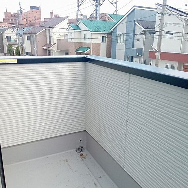 窓からの眺望です。実際に現地で眺望もご確認ください。 