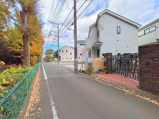 自然に恵まれた豊かな緑と美しいロケーションが特徴です。穏やかな暮らしやリラックスした健康的な生活が送れそう。日々の喧騒から離れ、自然に囲まれた癒しの場所はいかがでしょうか。 