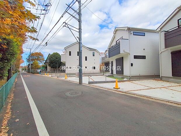 周辺は住宅が建ち並ぶ閑静な住宅街です。