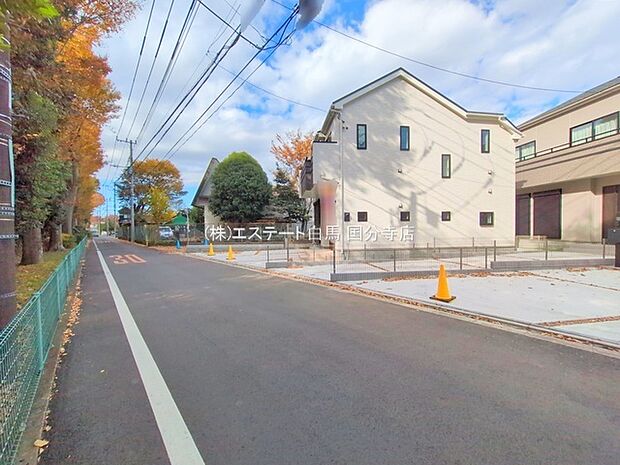 安心して暮らすことのできる住宅街。 住宅地の道路は一般に交通量が少なく車などの騒音が少ないため、住民にとって静かな生活環境が提供されます。