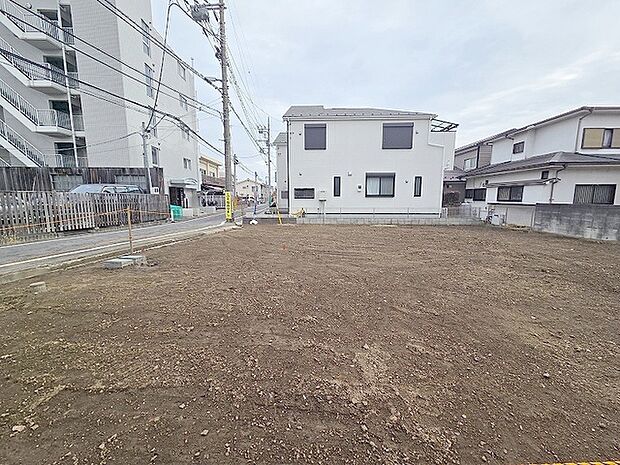 現在建物を建築中です、建築中の物件については現地確認の他、同施工会社の完成施工例のご案内、担当者のプレゼンテーションにてご検討ください。適切なご検討の方法をご説明させて頂きます。