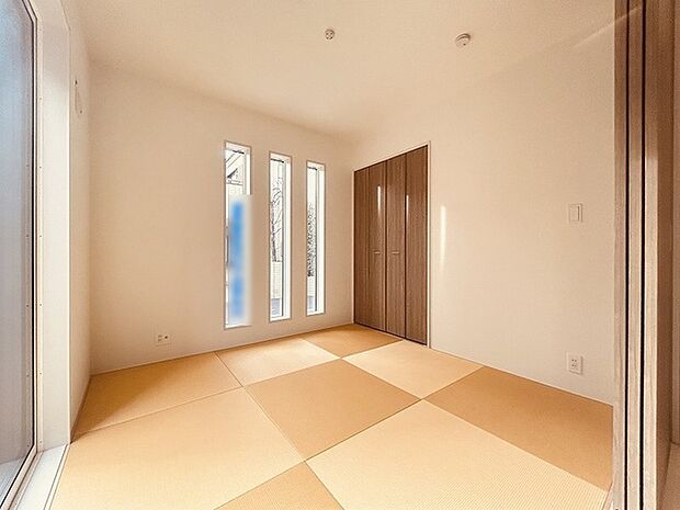 畳の香りと柔らかな光がリラックスした空間を作ります。 