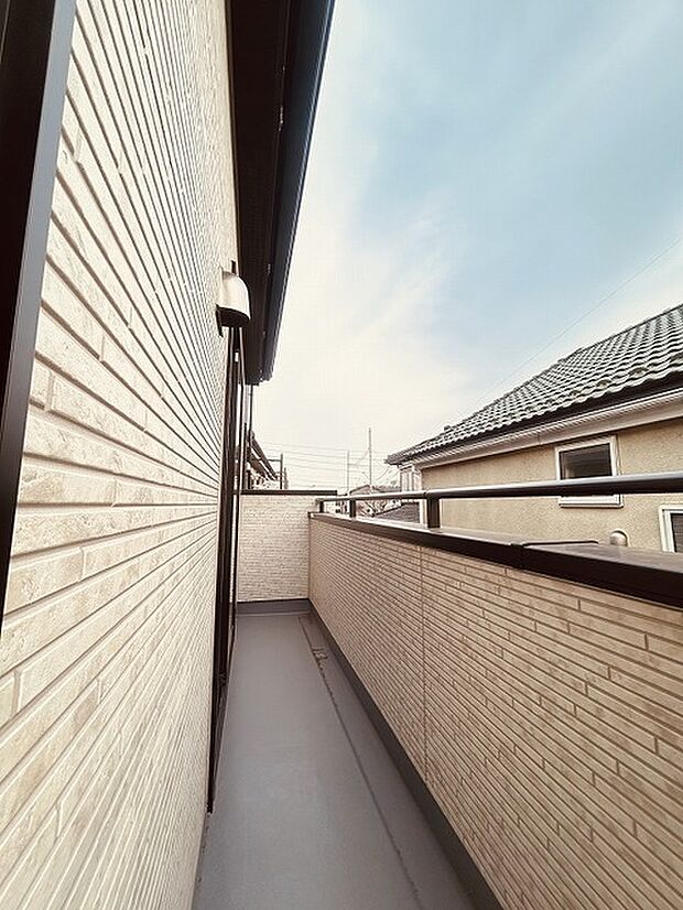 季節の変化や天気の良い日には、バルコニーでの時間が心地よく、気分をリフレッシュさせることができます。