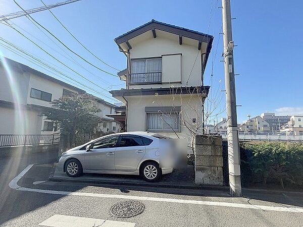 建築条件なしの敷地。弊社グループ「白馬建設」にて建物プランをご提案できます。実際の陽当たりやサイズ感を現地でお確かめください。