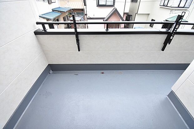 季節の変化や天気の良い日には、バルコニーでの時間が心地よく、気分をリフレッシュさせることができます。