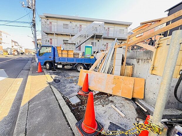 現在建物を建築中です、建築中の物件については現地確認の他、同施工会社の完成施工例のご案内、担当者のプレゼンテーションにてご検討ください。適切なご検討の方法をご説明させて頂きます。 