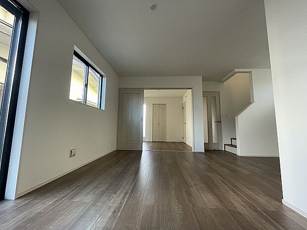 家族みんなが集まるリビング。広さを重視した家族全員が集まれるリビングは、住む上で大事な空間になります。 