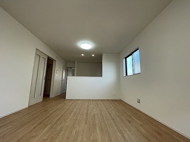 家族が一番集まる場所だから広々としつつも素敵な空間であって欲しい。みんながくつろぐリビングからキッチンまでが一つの空間のように繋がる間取り。