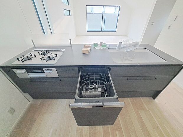 毎日の家事をサポートしてくれる食洗器も標準に装備。ちょっと嬉しい設備です