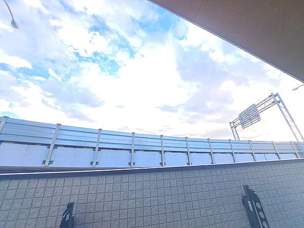 窓からの眺望です。実際に現地で眺望もご確認ください。 