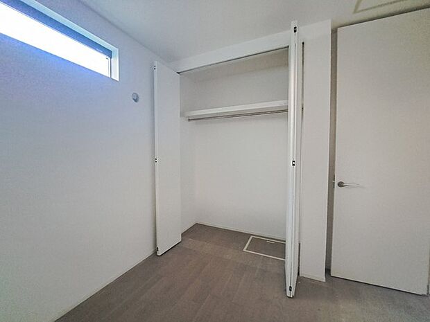 各お部屋に収納が設置されています。