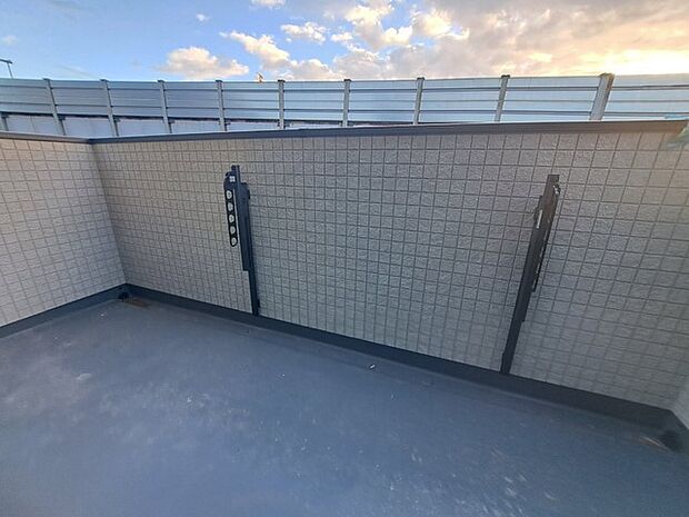 季節の変化や天気の良い日には、バルコニーでの時間が心地よく、気分をリフレッシュさせることができます。