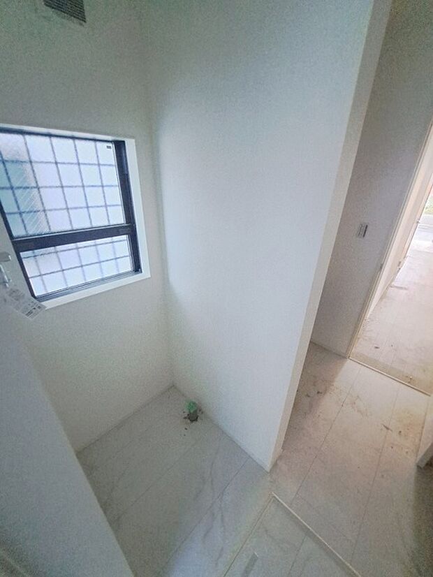 使いやすいタイプの洗面化粧台のあるランドリースペース 