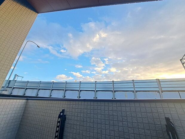 窓からの眺望です。実際に現地で眺望もご確認ください。 