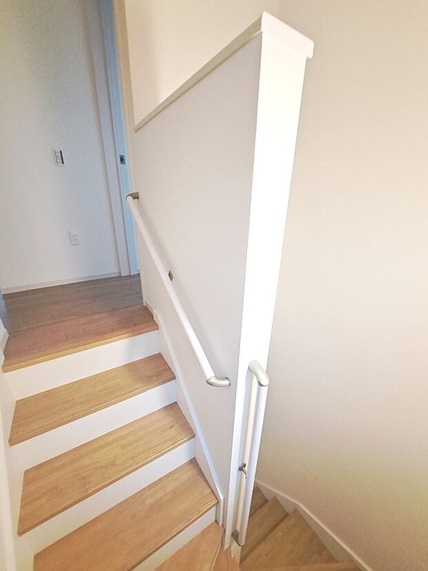 実際に室内をご見学頂くと生活のイメージが広がると思います。家具を置いたイメージや窓からの景色など。周辺で販売に出している物件も一緒にまとめてご見学頂き、比較する事もできます。