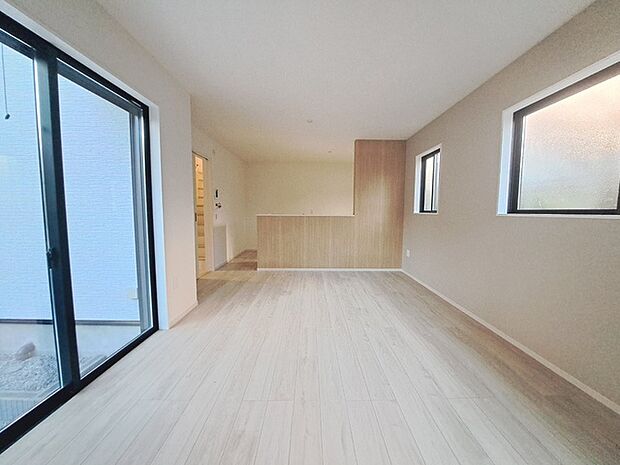 家族が一番集まる場所だから広々としつつも素敵な空間であって欲しい。みんながくつろぐリビングからキッチンまでが一つの空間のように繋がる間取り。