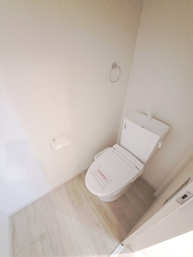トイレにはウォシュレット機能を標準装備。 