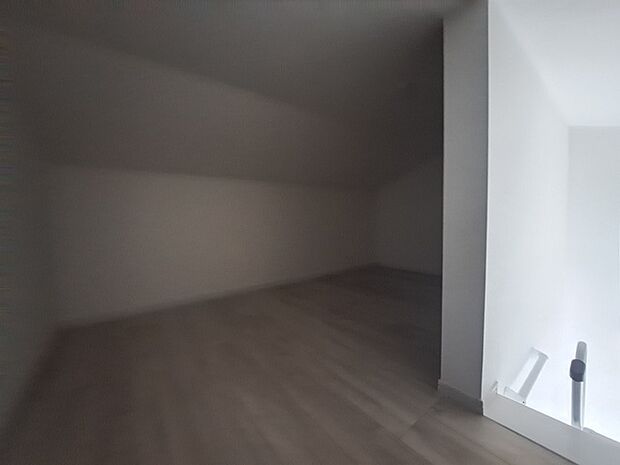 実際に室内をご見学頂くと生活のイメージが広がると思います。家具を置いたイメージや窓からの景色など。周辺で販売に出している物件も一緒にまとめてご見学頂き、比較する事もできます。