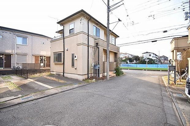 周辺のエリアで他にも沢山売りに出ている物件があります。インターネット掲載前の情報などもありますのでお気軽にお問合せください。まとめてご見学できます。 