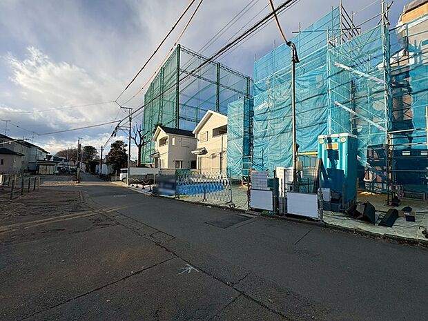 安心して暮らすことのできる住宅街。 住宅地の道路は一般に交通量が少なく車などの騒音が少ないため、住民にとって静かな生活環境が提供されます。