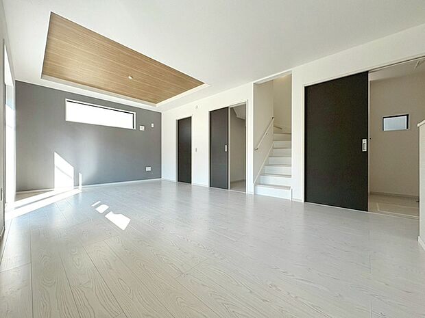 リビングの真ん中に階段がある人気のリビング階段。自然と家族のコミュニケーションが増えます。