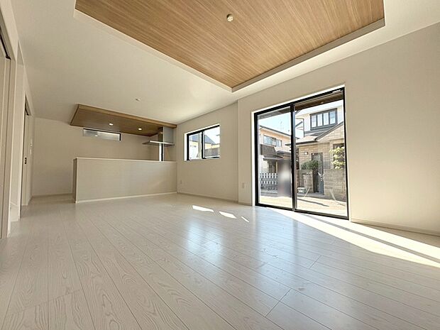 家族が一番集まる場所だから広々としつつも素敵な空間であって欲しい。みんながくつろぐリビングからキッチンまでが一つの空間のように繋がる間取り。 