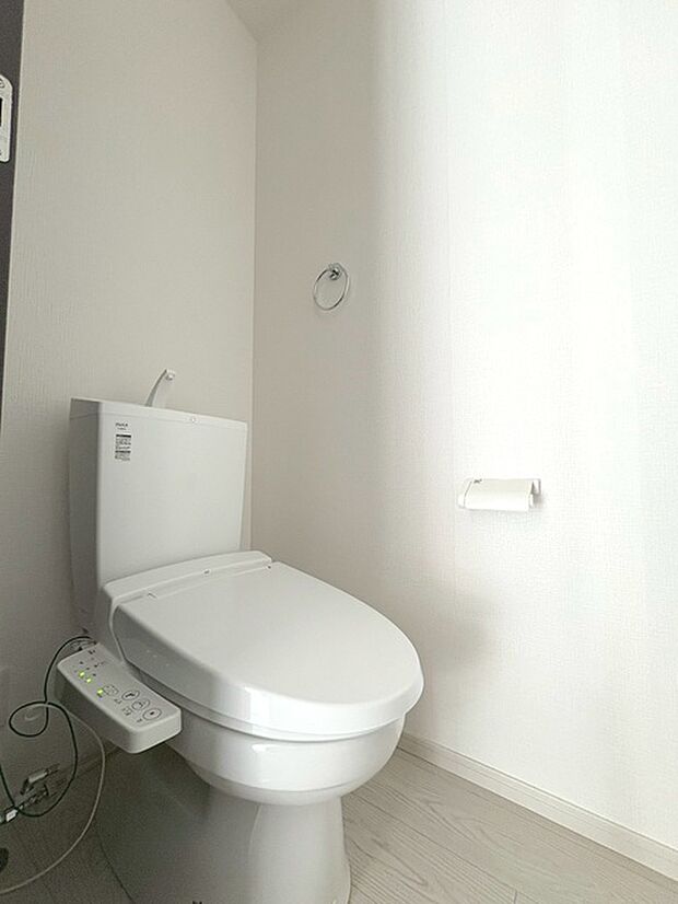 トイレにはウォシュレット機能を標準装備。
