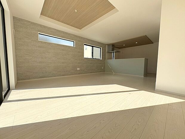 家族が一番集まる場所だから広々としつつも素敵な空間であって欲しい。みんながくつろぐリビングからキッチンまでが一つの空間のように繋がる間取り。