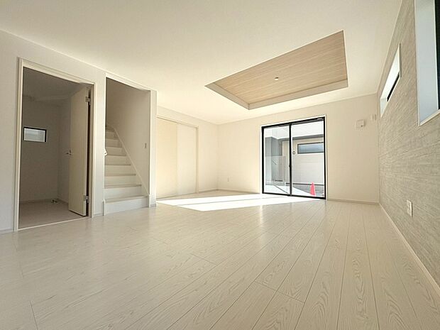 リビングの真ん中に階段がある人気のリビング階段。自然と家族のコミュニケーションが増えます。