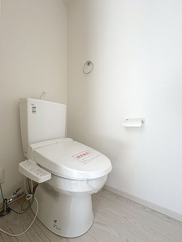 トイレにはウォシュレット機能を標準装備。 