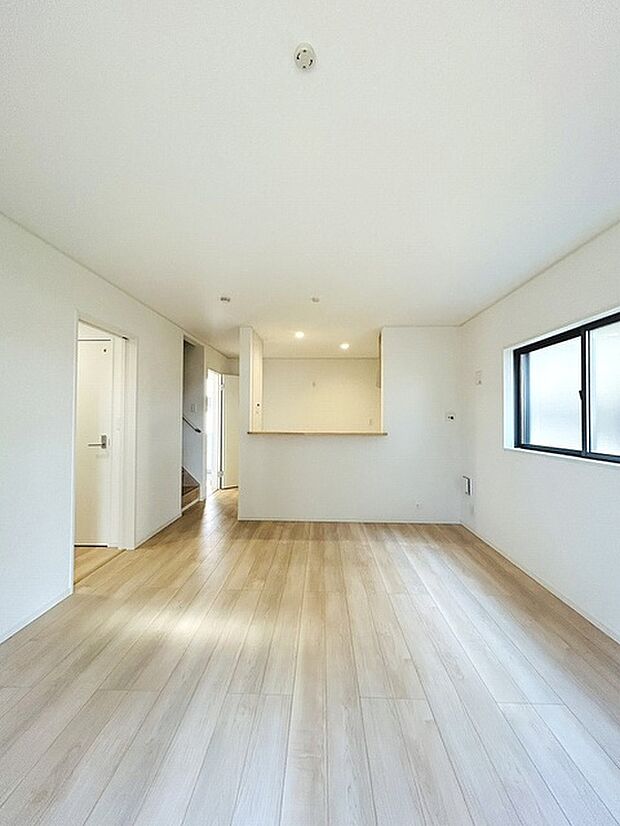 家族が一番集まる場所だから広々としつつも素敵な空間であって欲しい。みんながくつろぐリビングからキッチンまでが一つの空間のように繋がる間取り。