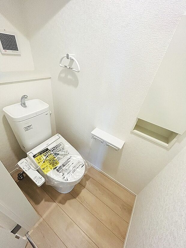 トイレにはウォシュレット機能を標準装備。