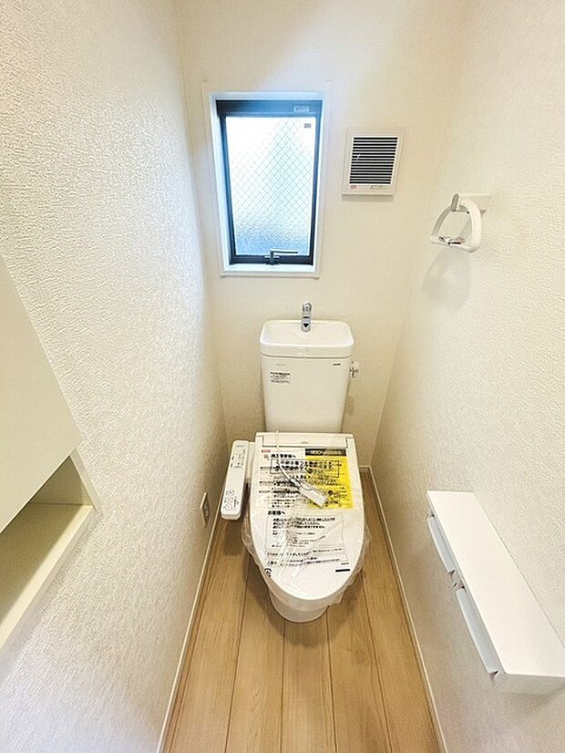 トイレにはウォシュレット機能を標準装備。
