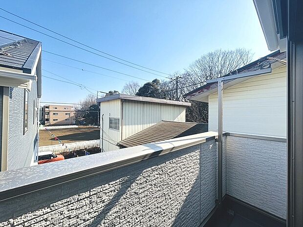窓からの眺望です。実際に現地で眺望もご確認ください。