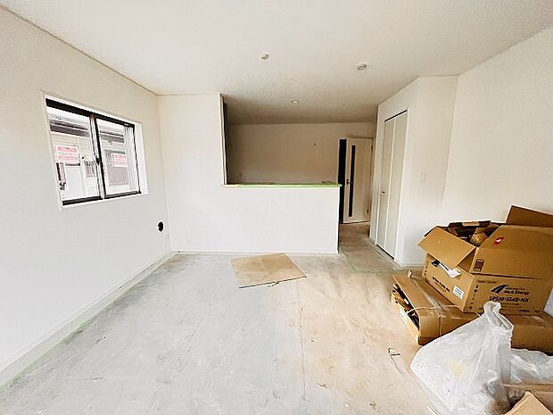 家族が食事するダイニングスペースをキッチンから見渡せる設計に。お料理をしながら家族とのコミュニケーションが増えそうな予感。 