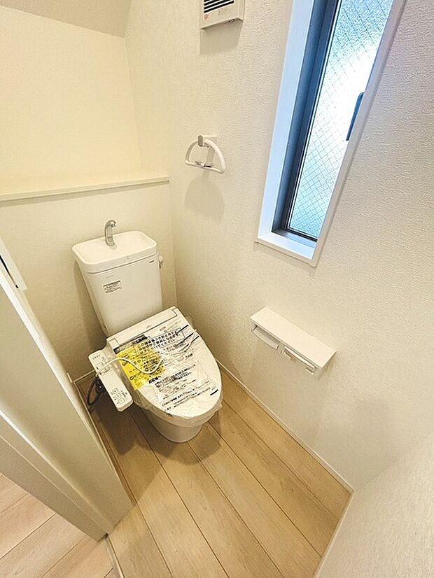 トイレにはウォシュレット機能を標準装備。