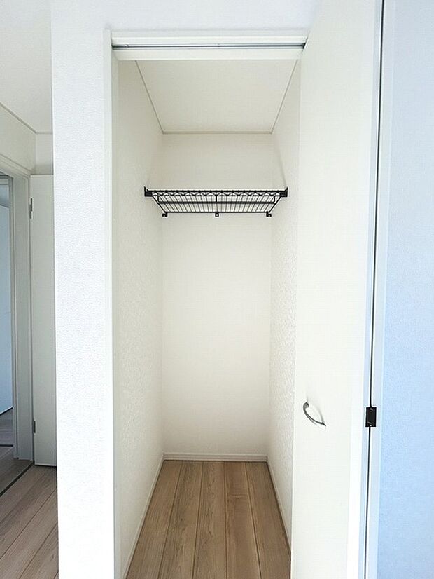 各お部屋に収納が設置されています。