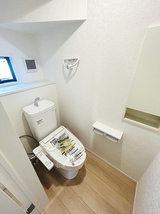 トイレにはウォシュレット機能を標準装備。