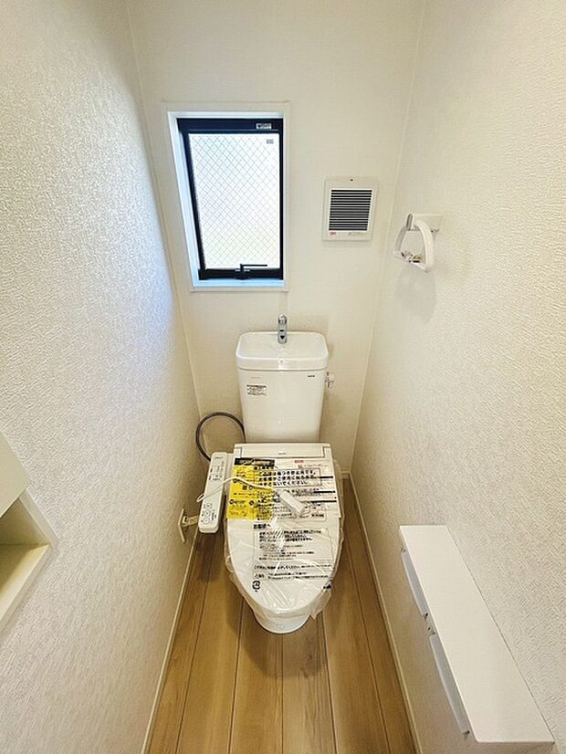 トイレにはウォシュレット機能を標準装備。