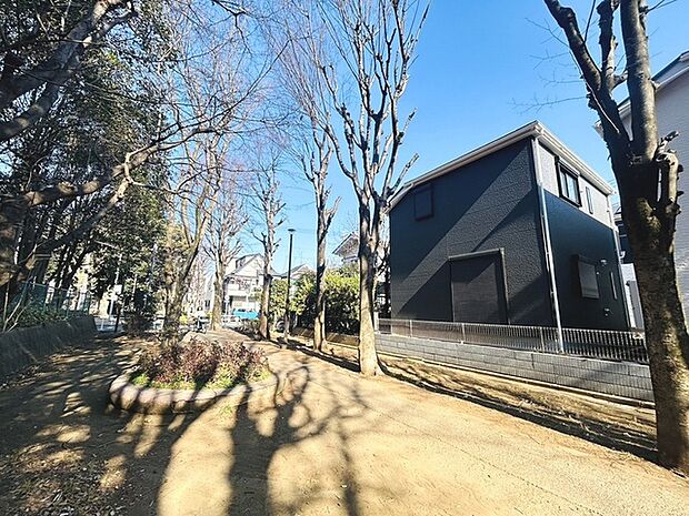 周辺のエリアで他にも沢山売りに出ている物件があります。インターネット掲載前の情報などもありますのでお気軽にお問合せください。まとめてご見学できます。