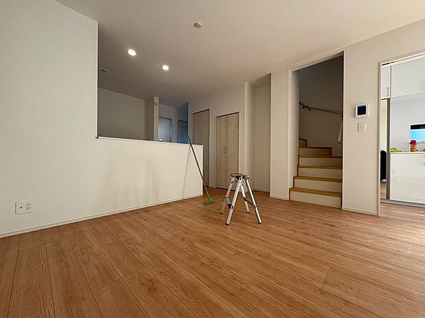 家族が一番集まる場所だから広々としつつも素敵な空間であって欲しい。みんながくつろぐリビングからキッチンまでが一つの空間のように繋がる間取り。