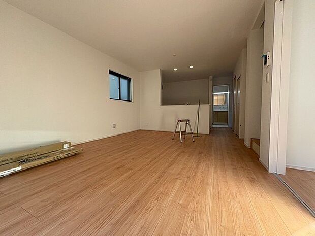 家族が食事するダイニングスペースをキッチンから見渡せる設計に。お料理をしながら家族とのコミュニケーションが増えそうな予感。