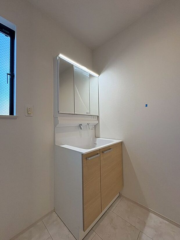 使いやすいタイプの洗面化粧台のあるランドリースペース