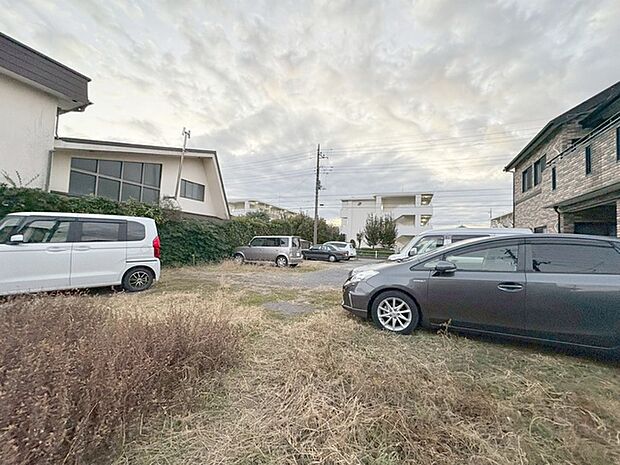 現地のご見学予約もスタートしました。周辺で売りに出ている物件も沢山御座います。まとめてご見学ができますのでお気軽にお申しつけください。