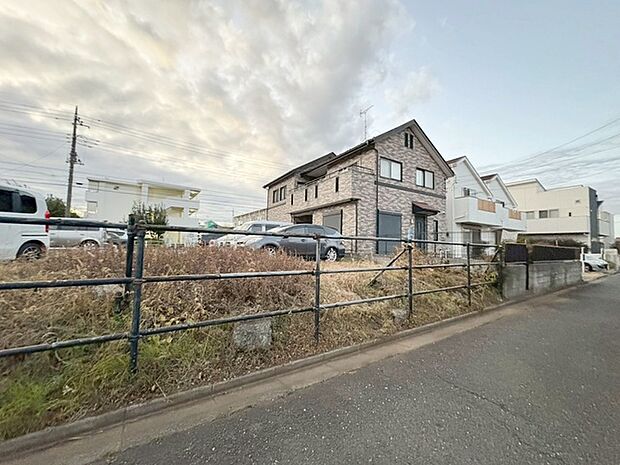 周辺のエリアで他にも沢山売りに出ている物件があります。インターネット掲載前の情報などもありますのでお気軽にお問合せください。まとめてご見学できます。