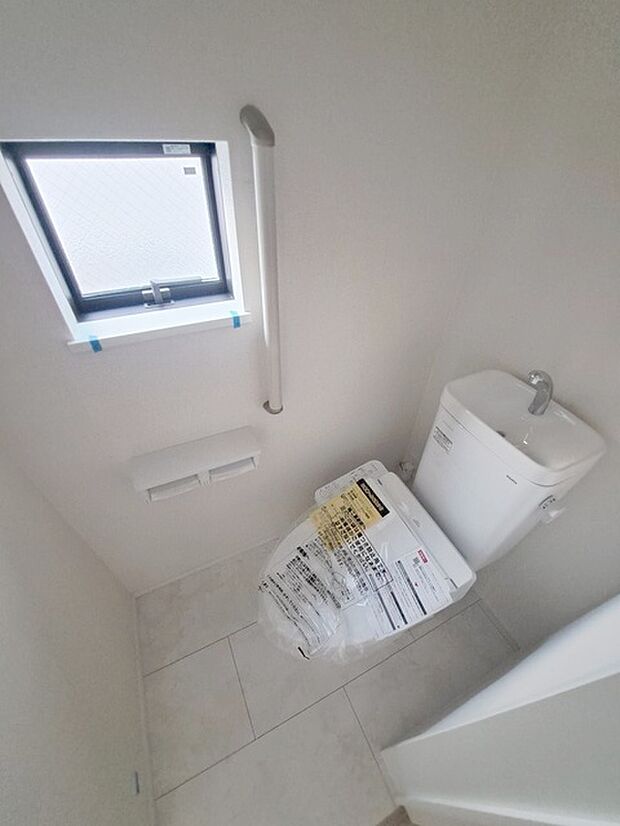 トイレにはウォシュレット機能を標準装備。